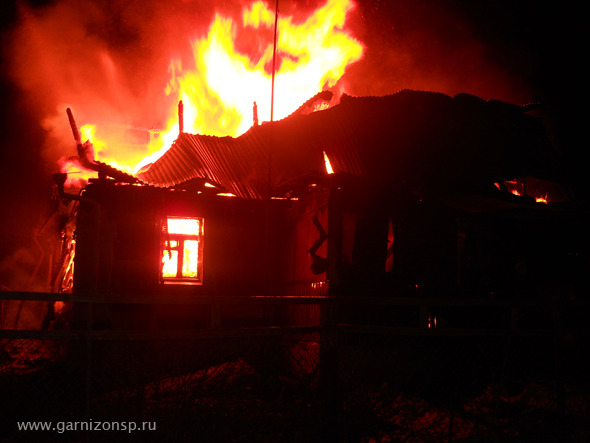       В Сергиевом Посаде сгорел частный дом и торговая палатка.          